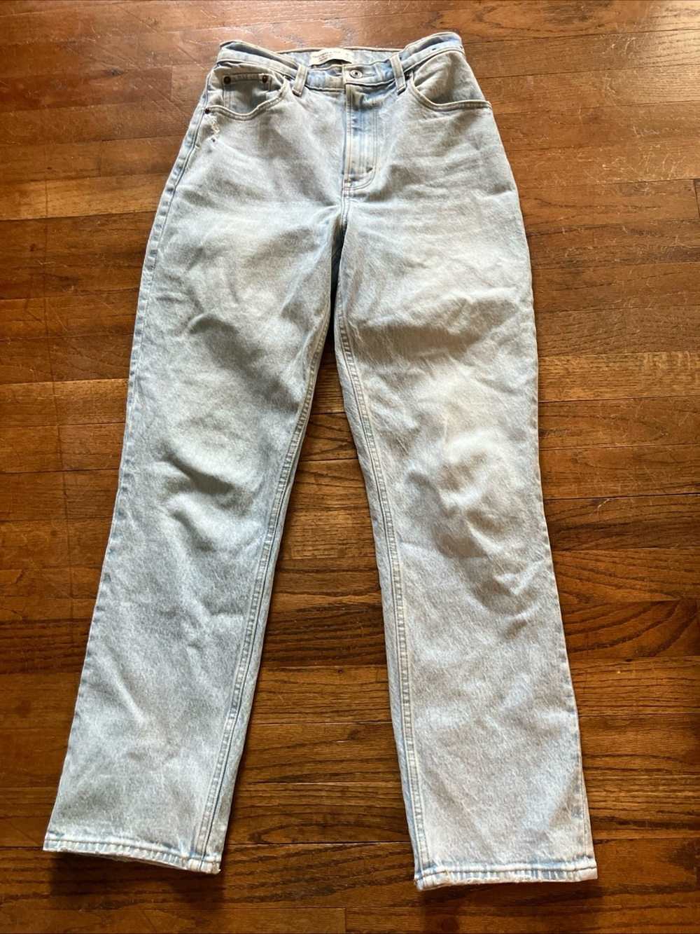 abercrombie and fitch the 90’s straight ultra high rise size 26/2
